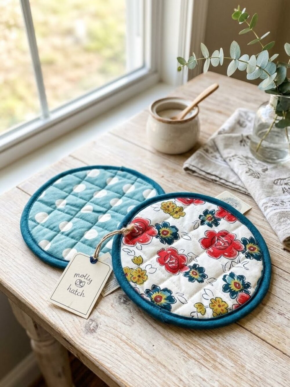 Molly Hatch Round Quilted Cotton Pot Holders Floral Polka Dot Set of 2 NWT